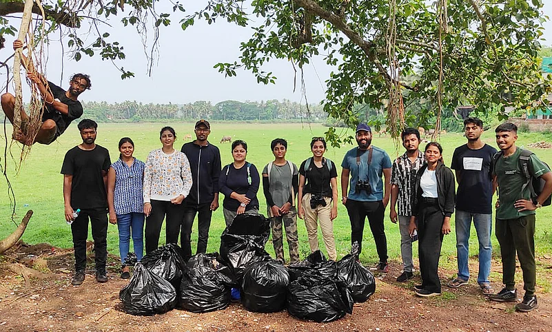 Collecting waste on the International Day for Biological Diversity